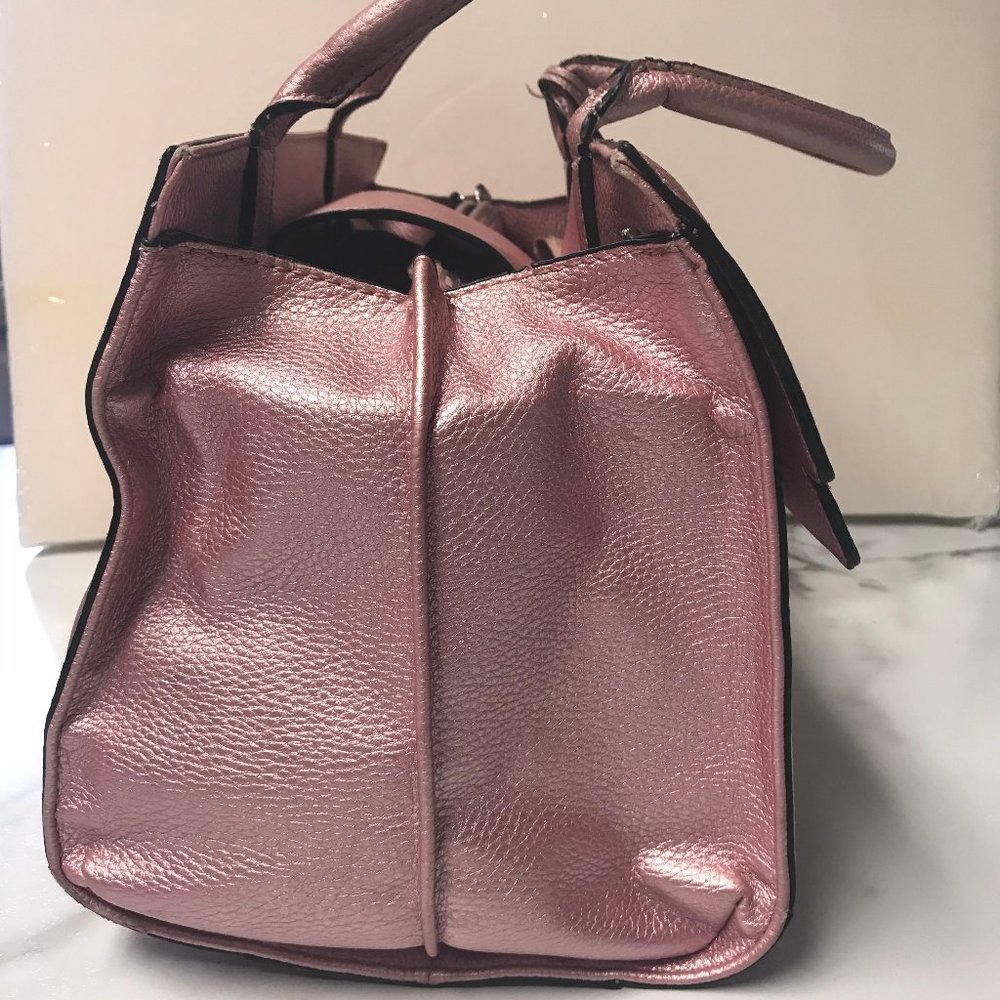 GUESS METALLIC PINK FAUX LEATHER SATCHEL BAG - Picture 5 of 13